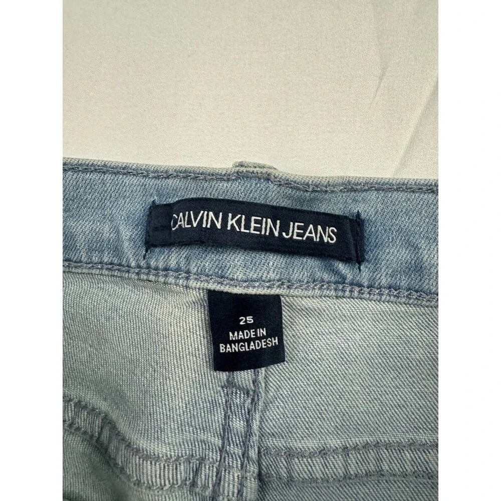 Calvin Klein Jeans Short Womens Size 25 Bermuda High Rise Blue Distressed NWT - Picture 4 of 7